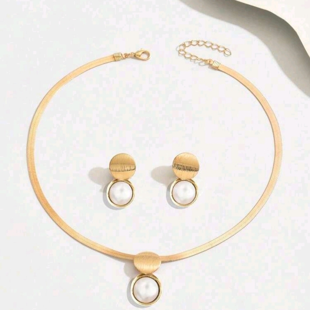 Elegant Gold and Pearl Jewelry Set